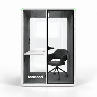 FocusPod Solo Plus · Desk & Chair